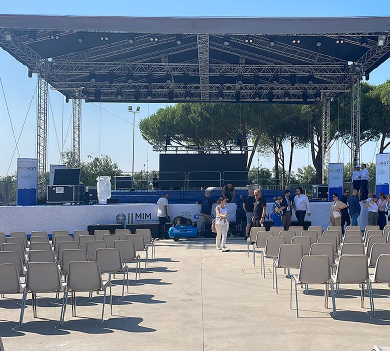 Palco temporaneo con tribune per evento sportivo all'aperto - Huge Groupe